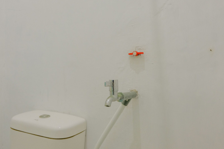 Bathroom 3, SPOT ON 1976 Hamana Beach Inn, Pacitan