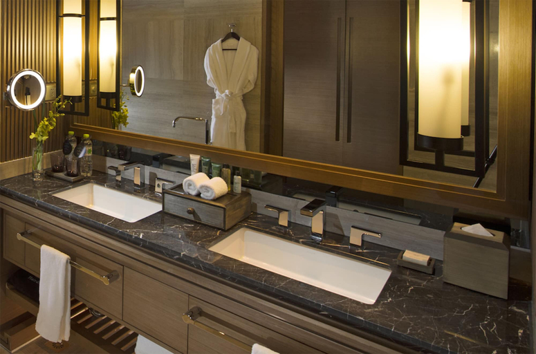 Bathroom 5, Hilton Wuhan Optics Valley, Wuhan