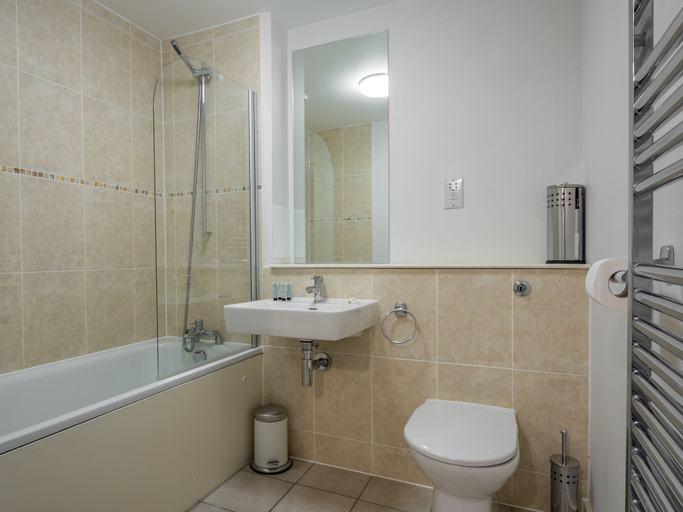 Bathroom, Luxury City View, Bedfordshire