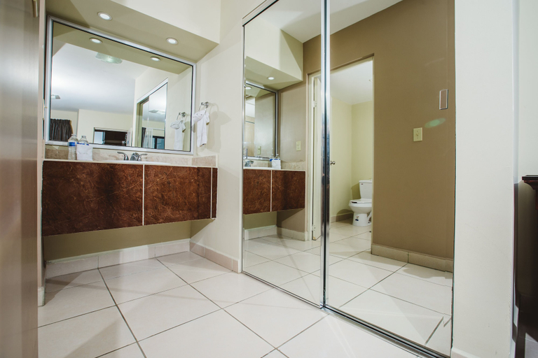 Bathroom 5, Del Mar Inn Rosarito, Tijuana