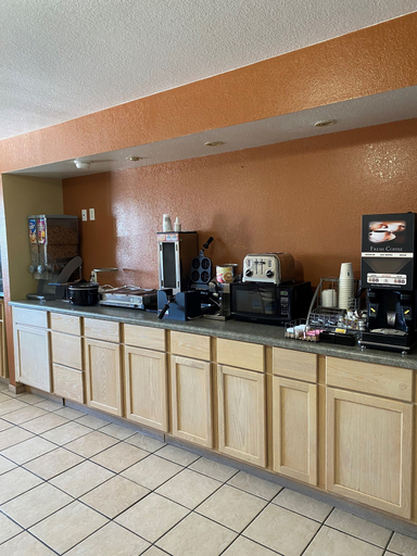 Food & Drinks 4, Super 8 by Wyndham Grinnell IA, Poweshiek