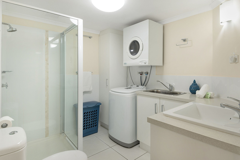 Bathroom 3, Port Douglas Outrigger Holiday Apartments, Douglas