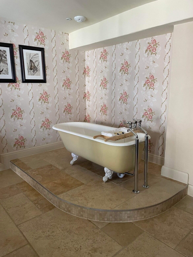 Bathroom 5, The George Inn, Devon