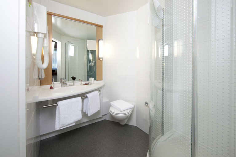 Bathroom 3, ibis Bulle la Gruyere, La Gruyère