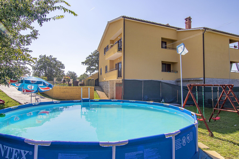 Sport & Beauty 2, Apartment 1984, Barban