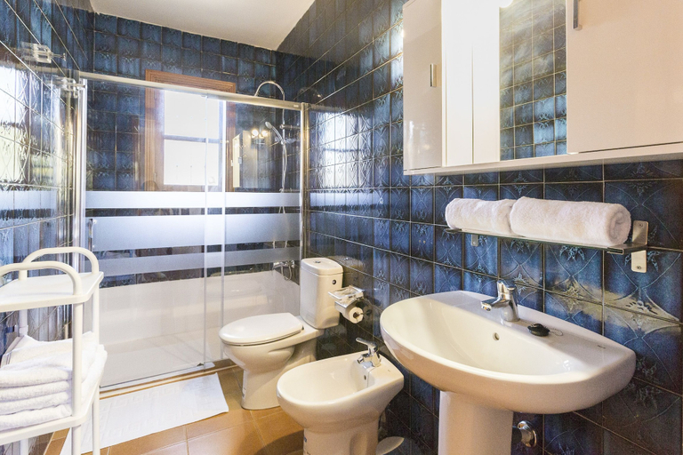 Bathroom 4, G Rentals Els Dofins, Baleares