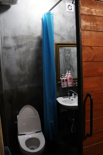 Bathroom 5, TwoTwo House, Mapo