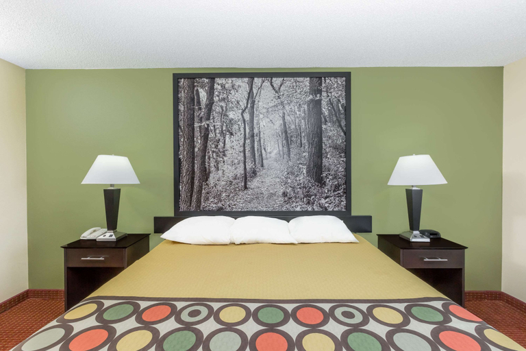 Bedroom 2, Super 8 by Wyndham Grinnell IA, Poweshiek