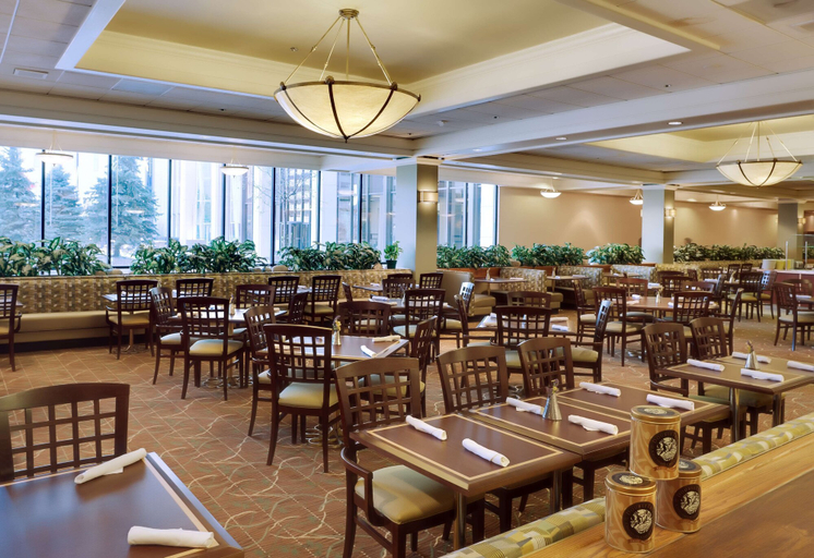 Food & Drinks 5, DoubleTree by Hilton Omaha Downtown, Douglas
