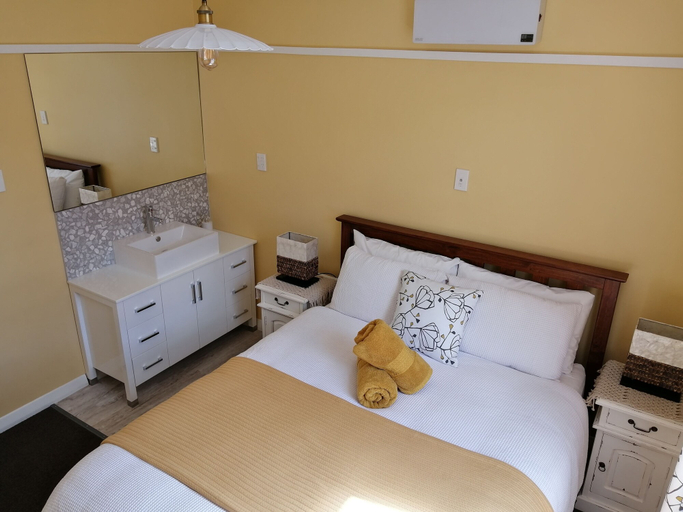 Bedroom 3, The Duke Hostel, Grey