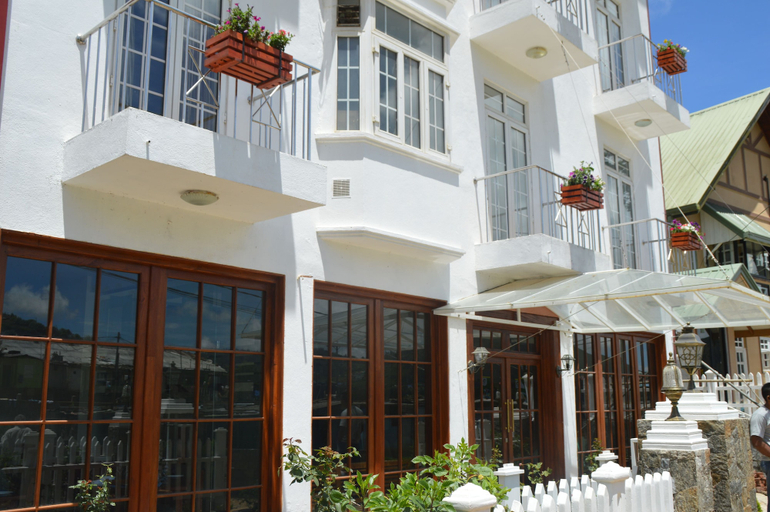 Exterior & Views