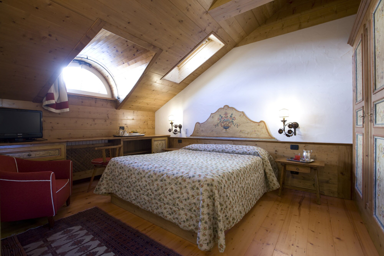 Bedroom 2, Hotel Cortina, Belluno