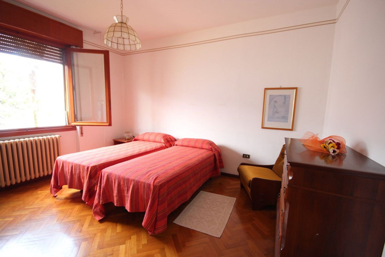 Room 4, Pozzuolo Apartment, Como