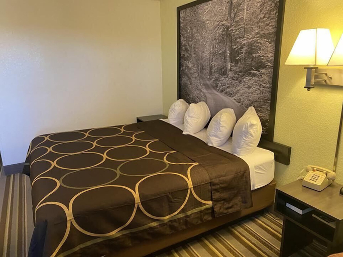 Bedroom 5, Super 8 by Wyndham Augusta, Kennebec