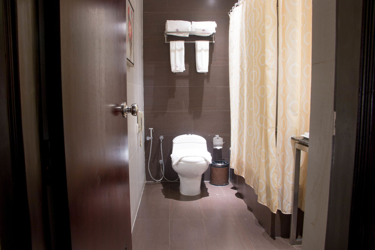 Bathroom 5, D'more Dhaka Hotel & Resort, Dhaka