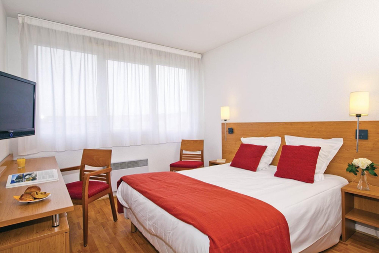 Bedroom 4, Séjours & Affaires Lyon Saint-Nicolas, Rhône