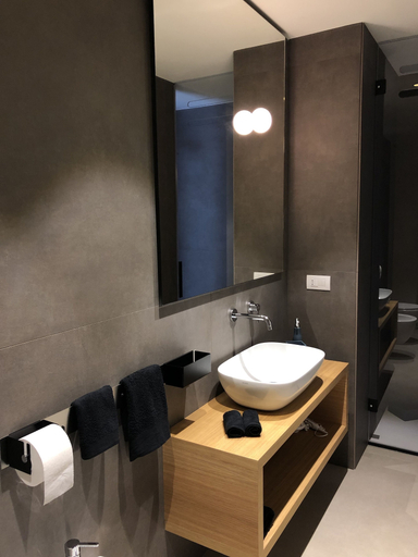 Bathroom 5, Golden Suites 50, Bari