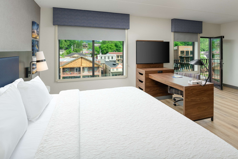 Bedroom 3, Hampton Inn Blue Ridge, Fannin
