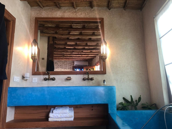 Bathroom 5, Sultana Larache, Larache