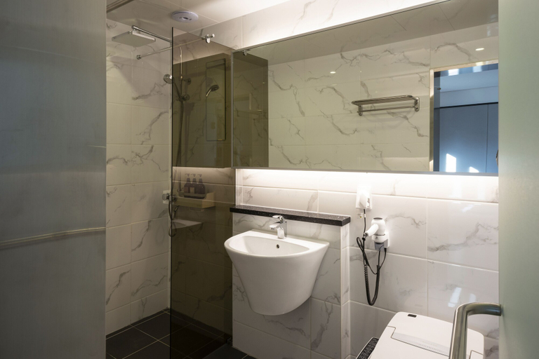 Bathroom 3, Brown-Dot Tongyeong, Tongyeong