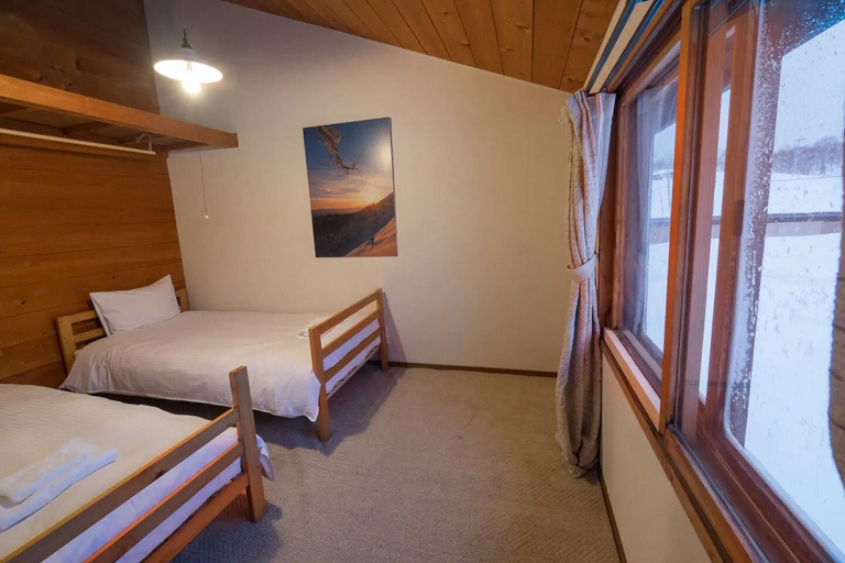 Bedroom 2, Hopi Hills, Akaigawa
