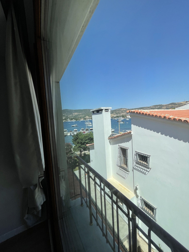 Others 5, Hanedan Otel, Foça