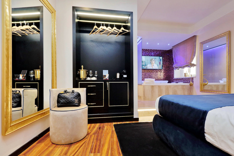 Bedroom 3, Spanish Diamond Luxury Suites & Jacuzzi, Rome