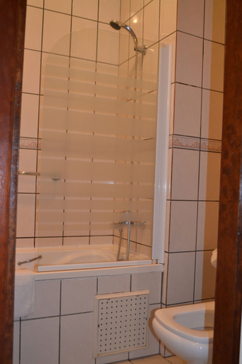 Bathroom 3, Planet Hotel, Wouri