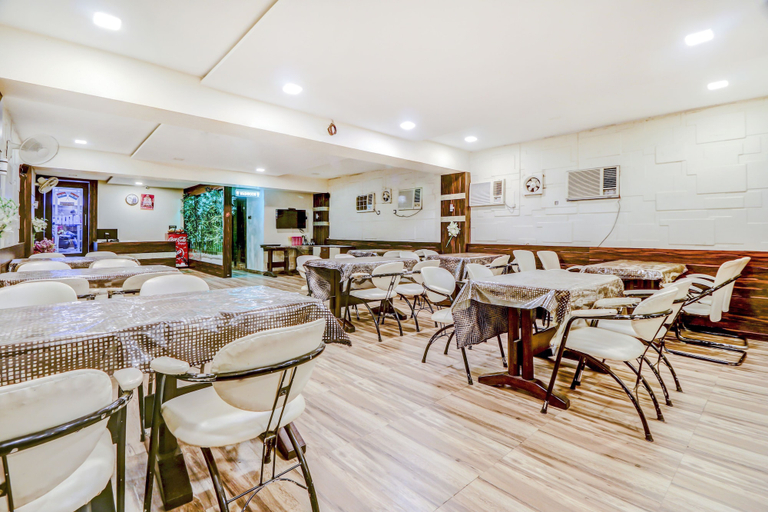 Food & Drinks 3, Fabhotel Anandam, Raipur
