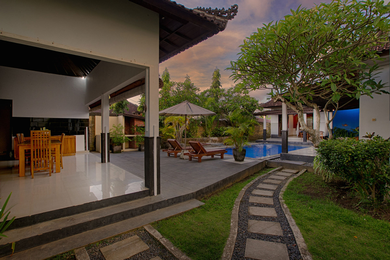 Exterior & Views 21