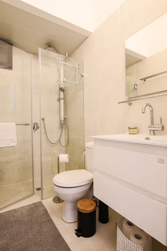 Bathroom 4, 1 BR with Patio in City Center by FeelHome