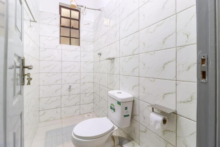Bathroom 4, Spad House Furnished Apartments & Spa, Kikuyu