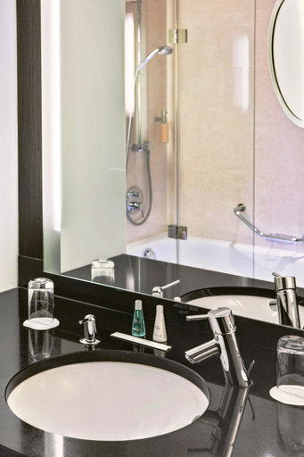 Bathroom 5, Steigenberger Hotel de Saxe, Dresden