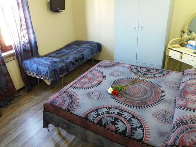 Bedroom 4, M & I Apartment, Rome