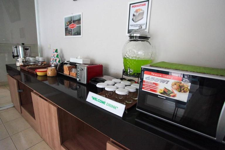Food & Drinks 13