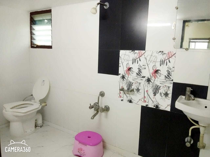 Bathroom 3, Hotel Swagat Inn And Guest House, Surat