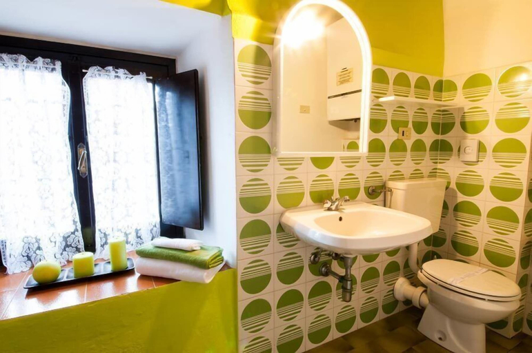 Bathroom 4, Fattoria Il Lago, Florence
