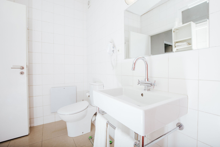 Bathroom 5, Athens Studios, Attica