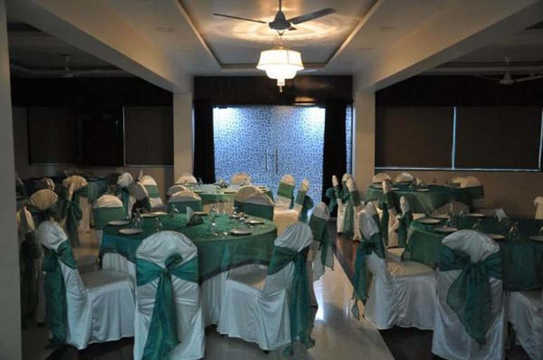 Food & Drinks, Savera A Business Luxury Hotel, Patna