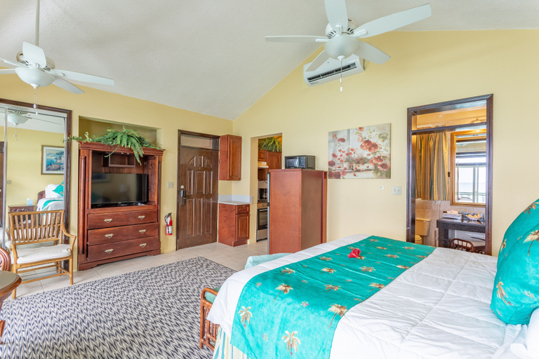 Bedroom 4, Sebastian's on the Beach