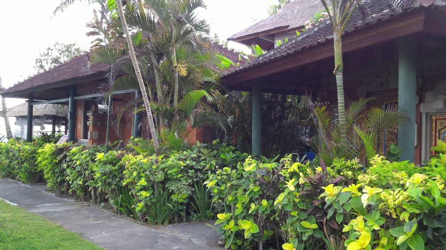 Exterior & Views 12