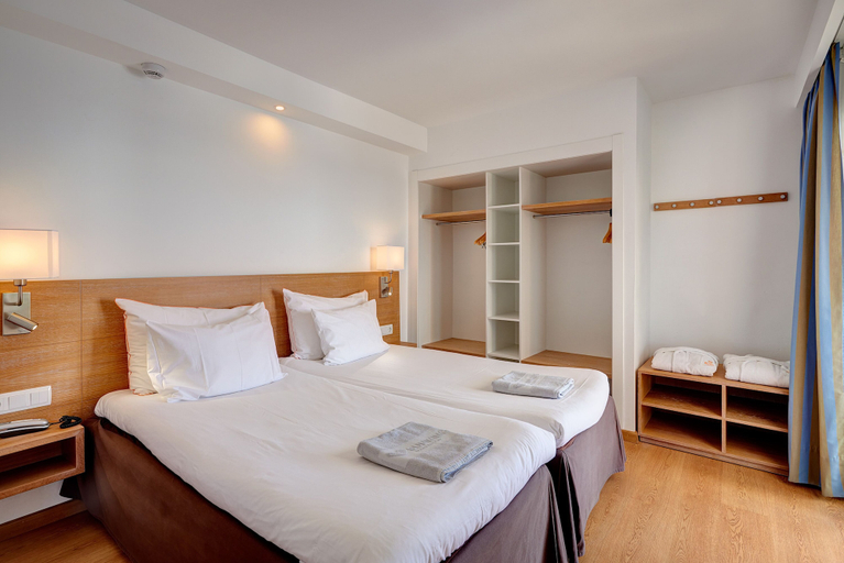 Bedroom 3, Hipotels Apartamentos Cala Bona, Baleares