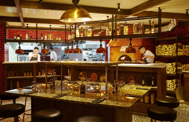 Food & Drinks 5, Westport Plaza Hotel