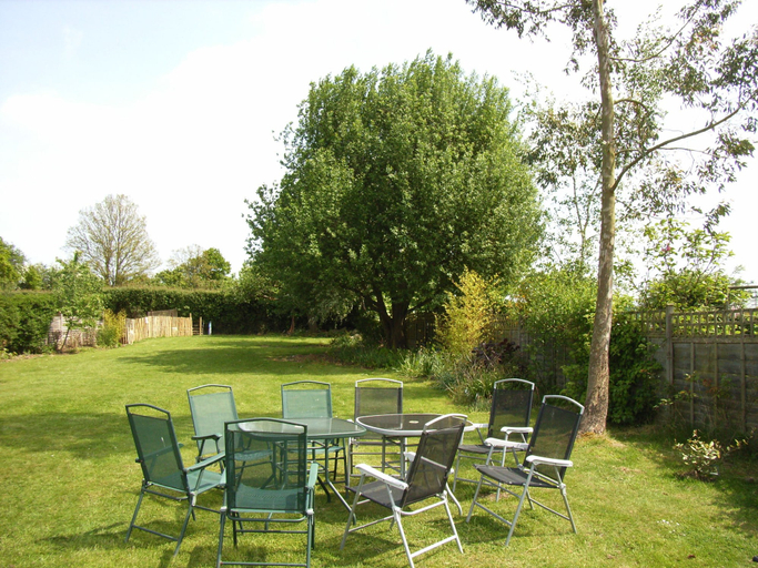 Others 4, Moleside Cottage, Kent