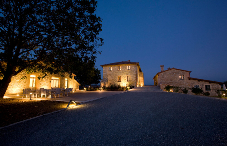 Exterior & Views 2, Villa Il Castagno Wine & Resort, Siena