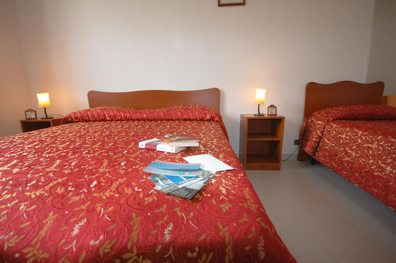 Bedroom 3, Albergo Del Santuario, Lecce