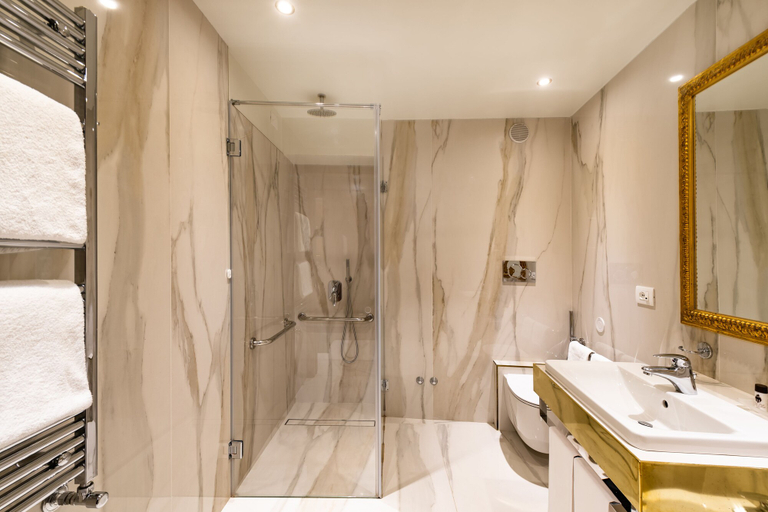 Bathroom 4, Palazzo San Lorenzo, Venezia
