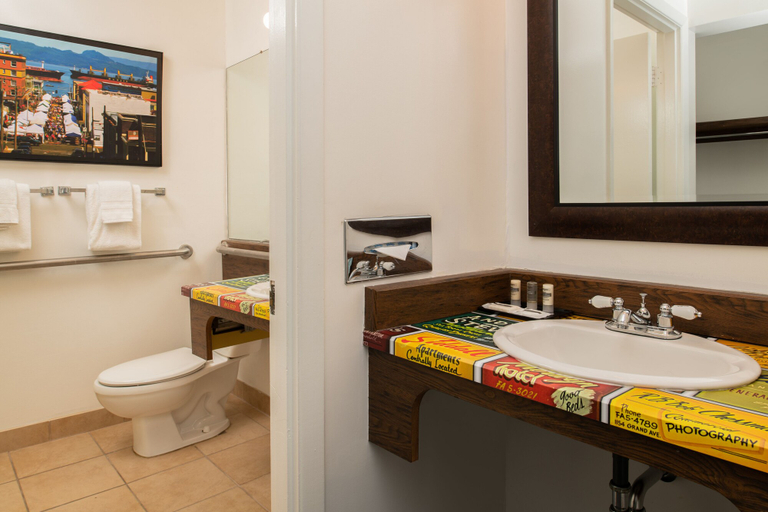 Bathroom 5, Astoria Riverwalk Inn, Clatsop