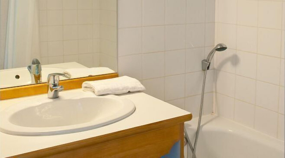 Bathroom 3, Madame Vacances Résidence La Crête du Berger, Hautes-Alpes