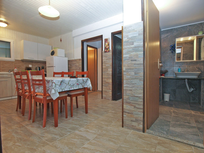 Others 5, Apartment 1954, Fažana